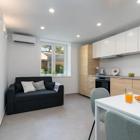 By The Sea - 21588 Trogir