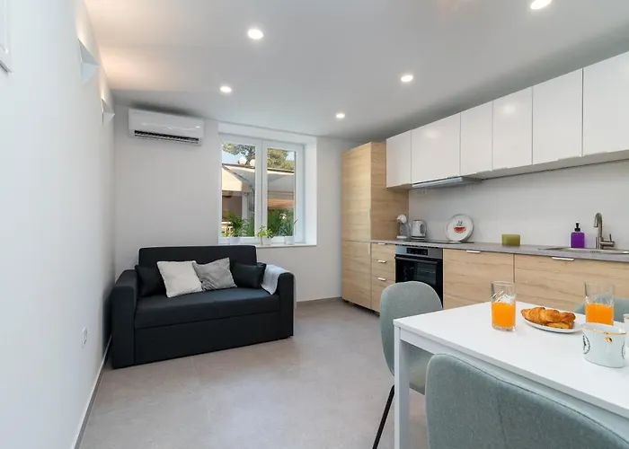 By The Sea - 21588 Trogir