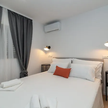 By The Sea - 21588 * تروغير