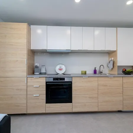 By The Sea - 21588 * تروغير